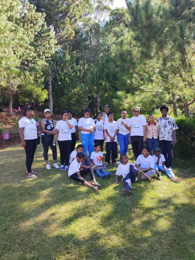 Groupe d'enfants TSA lors de la sortie pédagogique du Centre Vintsy, 30 mars 2026
